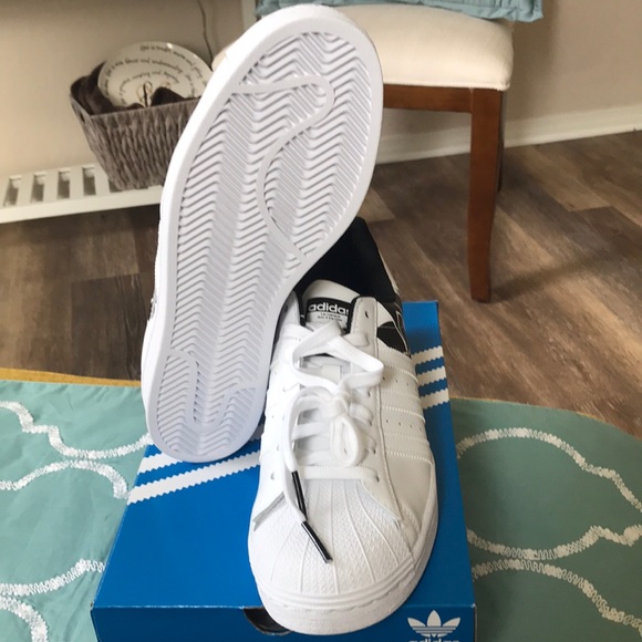 Adidas Superstar men size 8.5 - Picture 9 of 10